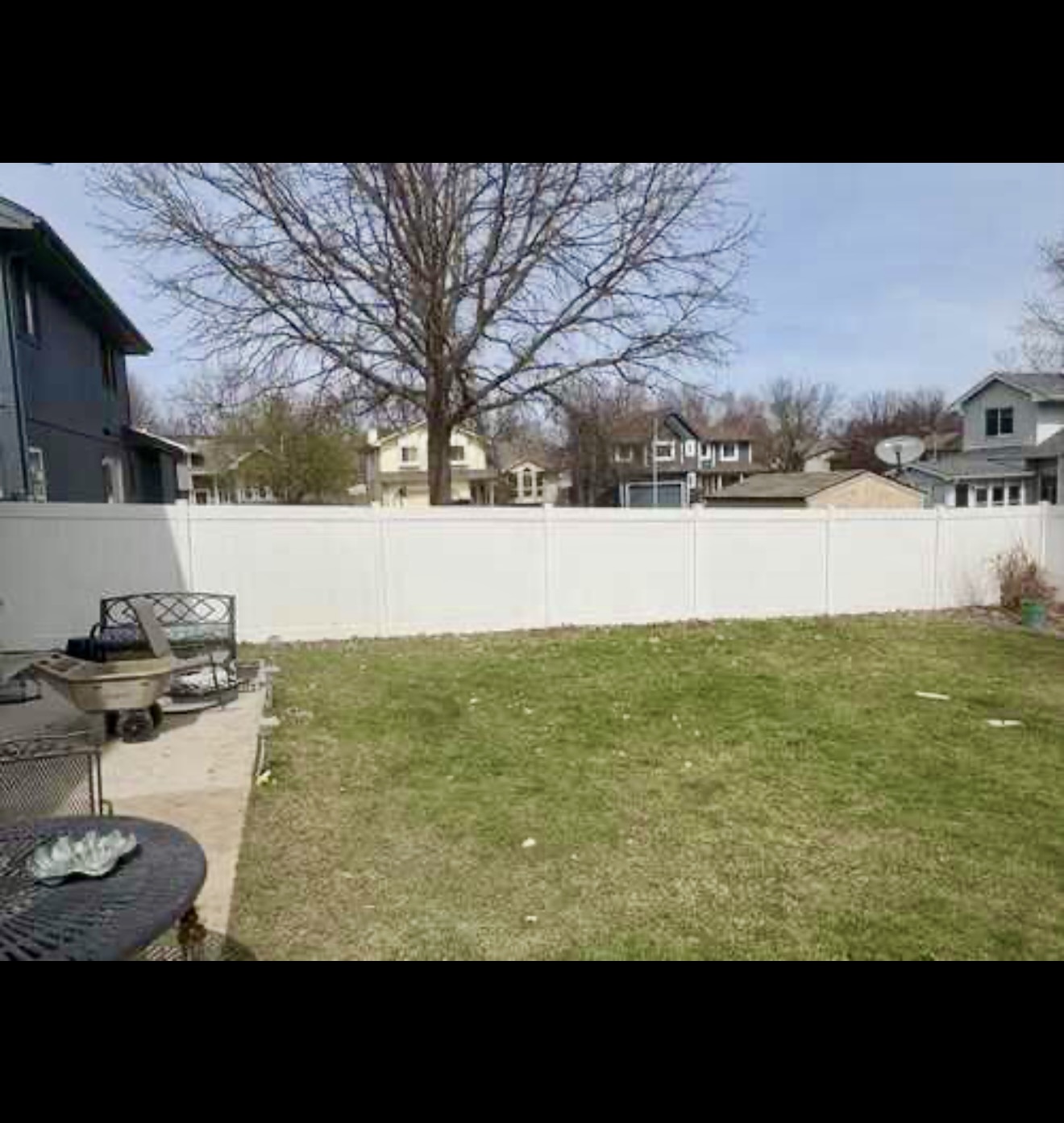 White vinyl fence reinstallation project